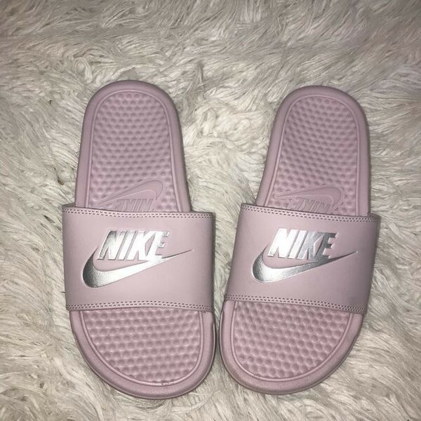 Claquettes Nike confortables