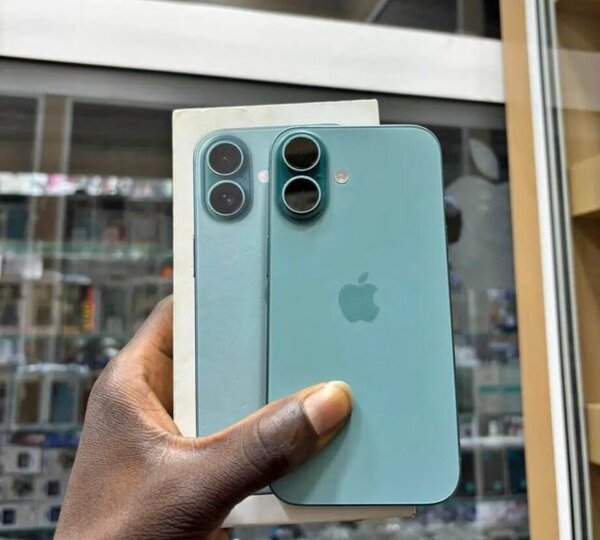 iPhone 16 simple
