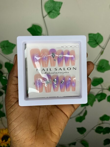 Press on nails