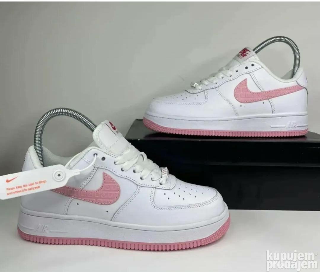 Baskets blanches et roses