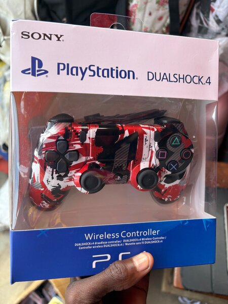 Manette PS4 design style