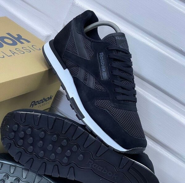 Reebok Classic - Black & White