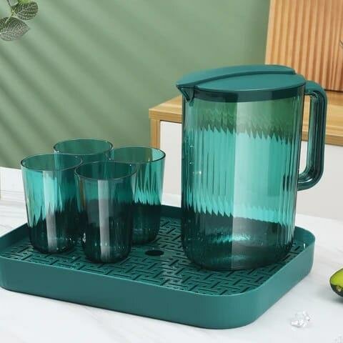 Ensemble pichet vert avec verres