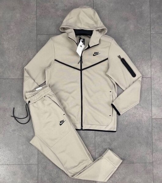 Nike tech