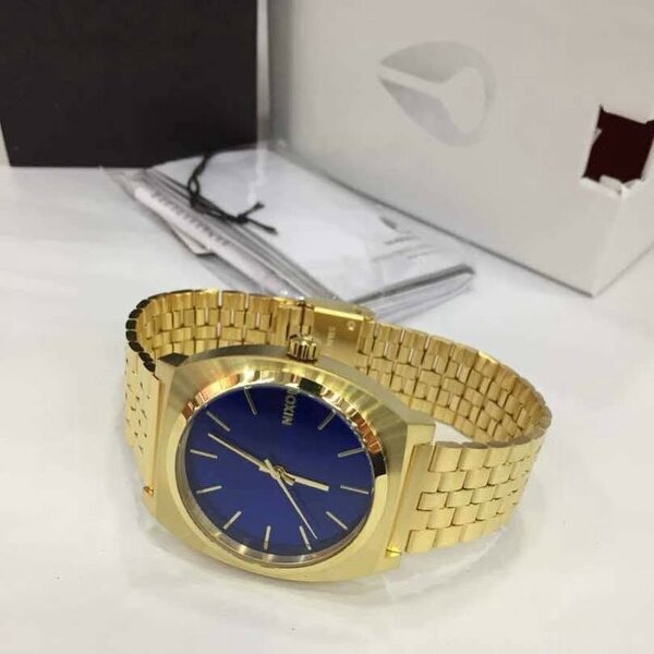 Nixon watches