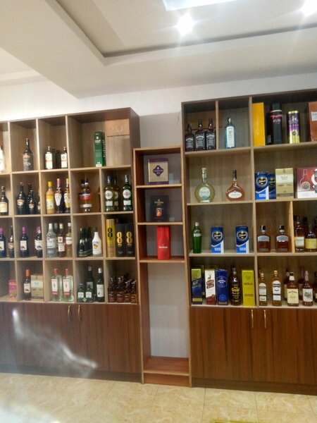 Navas Liquor & Wine 