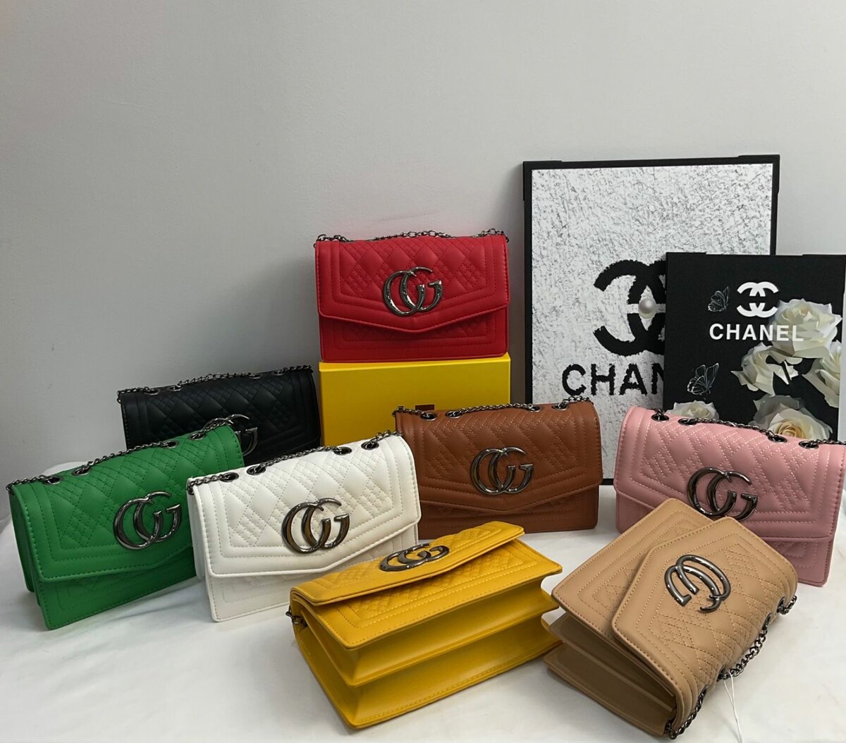 Ladies hand bag