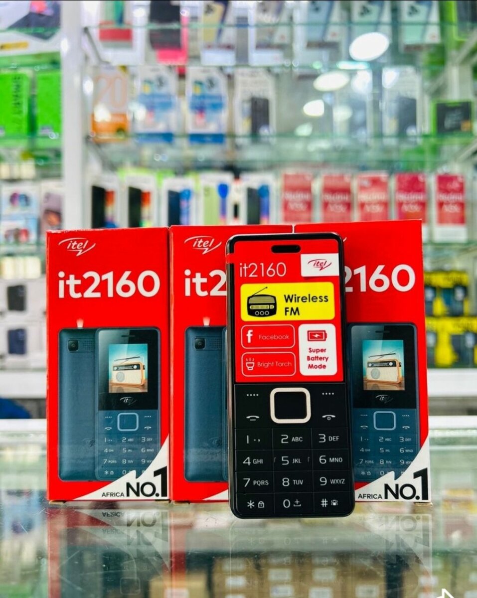 Petit Itel +un ecouteur...
