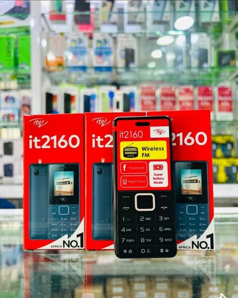 Petit Itel +un ecouteur...