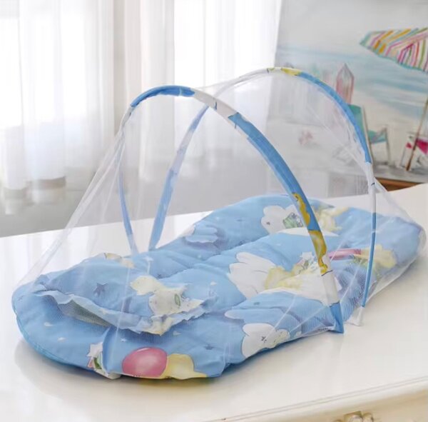 Matelas et moustiquaire bébé