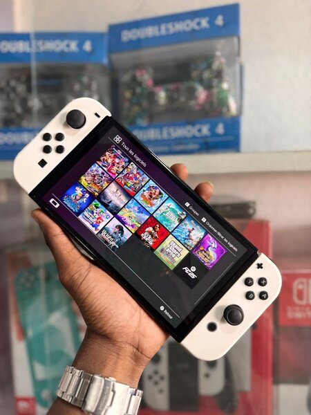 NINTENDO OLED avec 25 Jeux