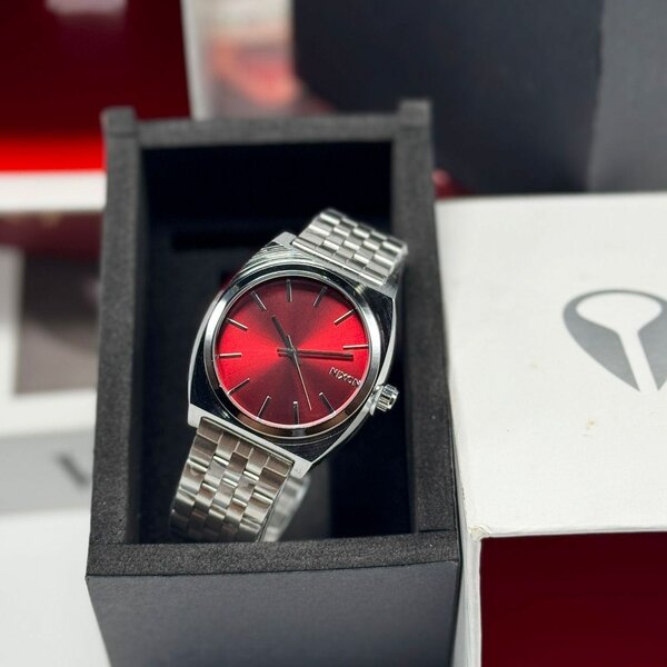 NIXON CLASSIC WATCH