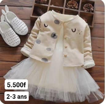 ensemble de vêtements