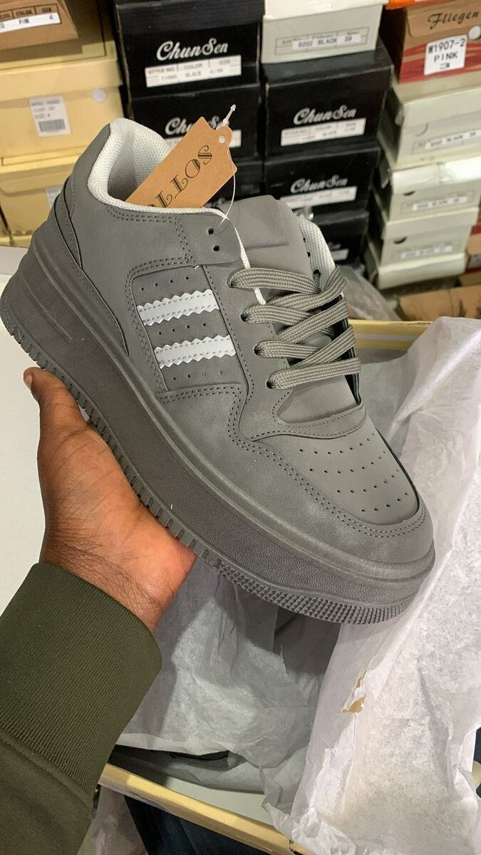 Ladies sneakers