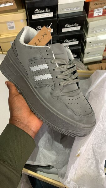 Ladies sneakers