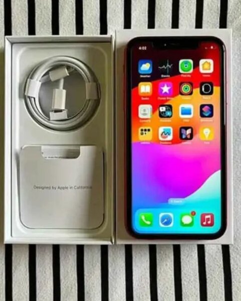 iPhone 11 64 Go Noir et Rouge