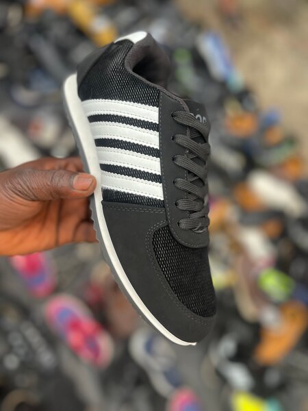Baskets noires style sport homme