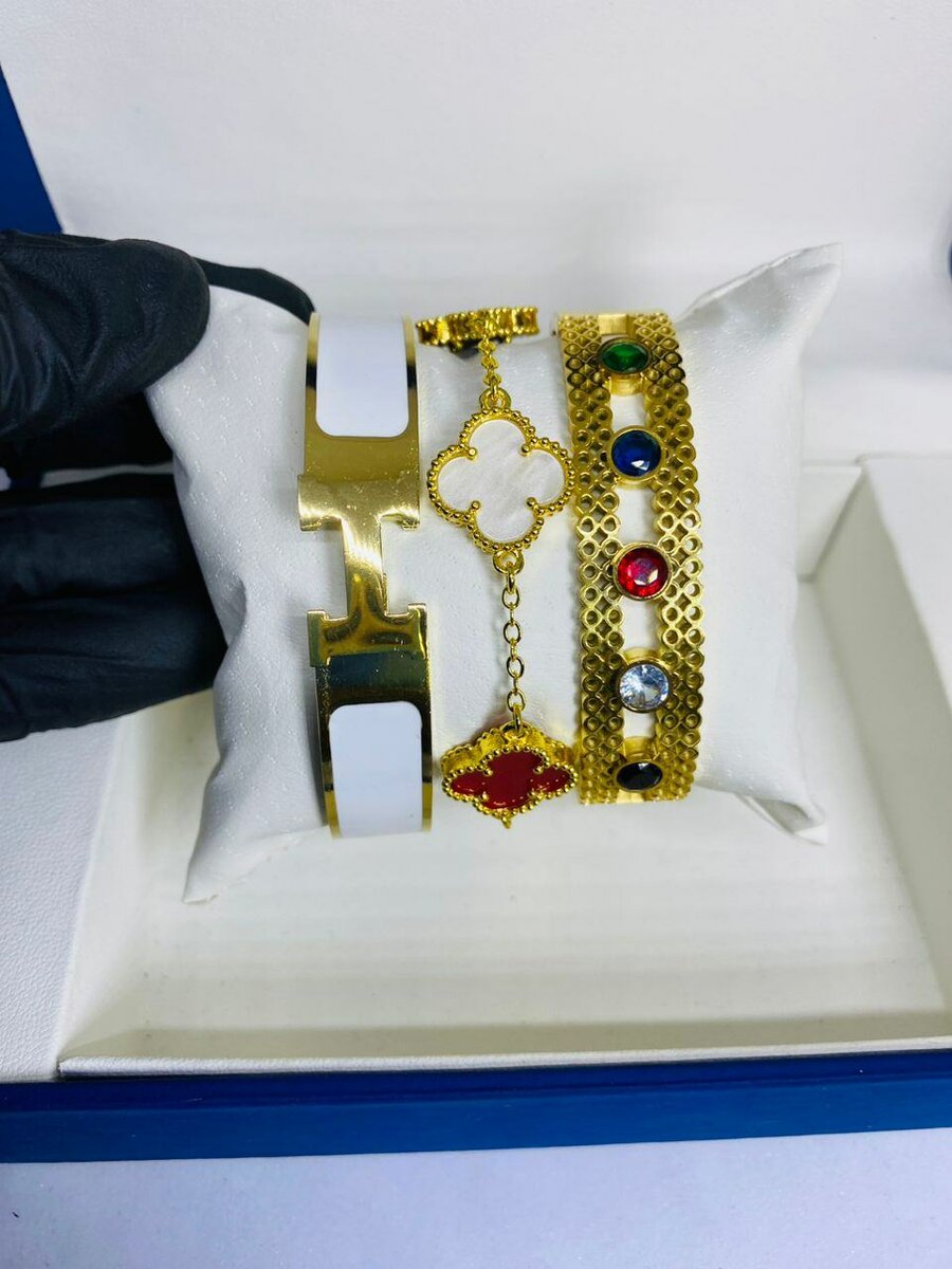 VAN CLEFF BRACELET