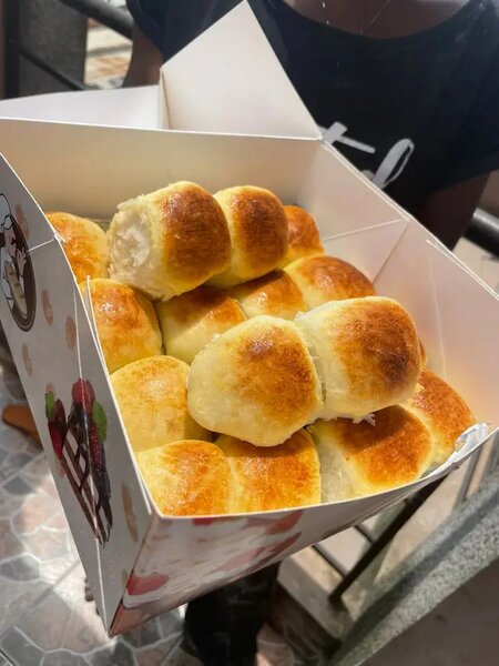 Pastel mini pizzas