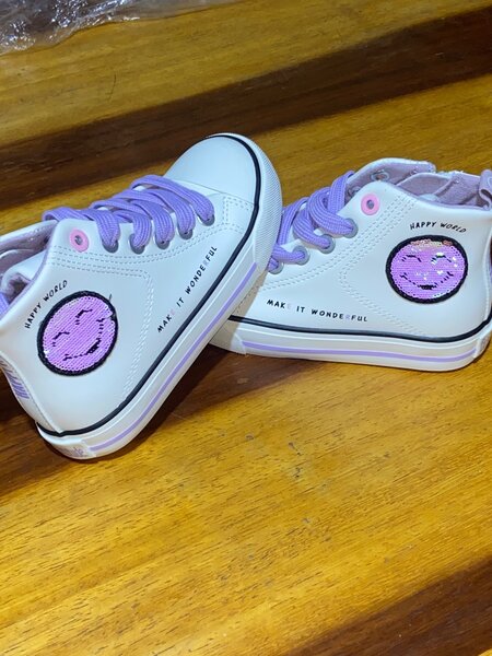 Kids sneakers