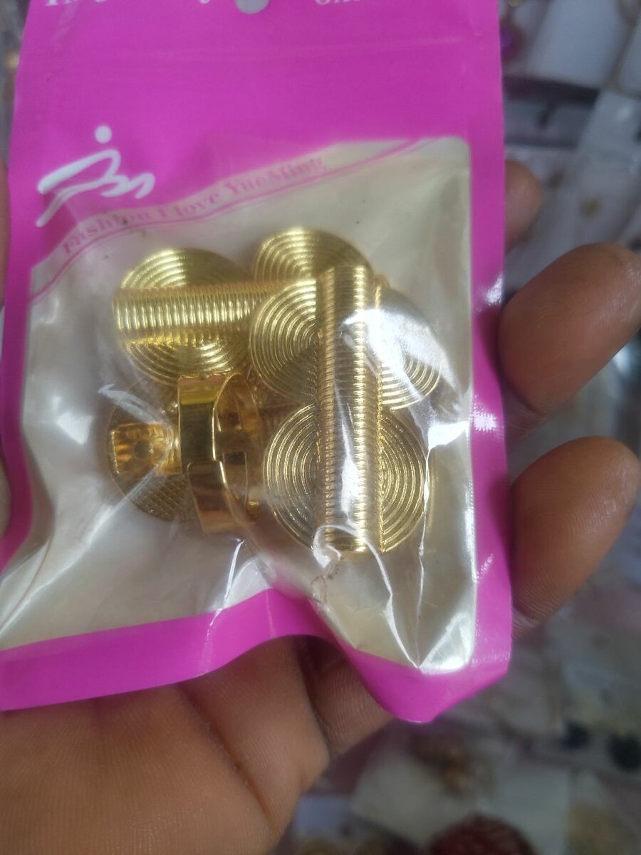 Boucles d'oreilles dorées élégantes