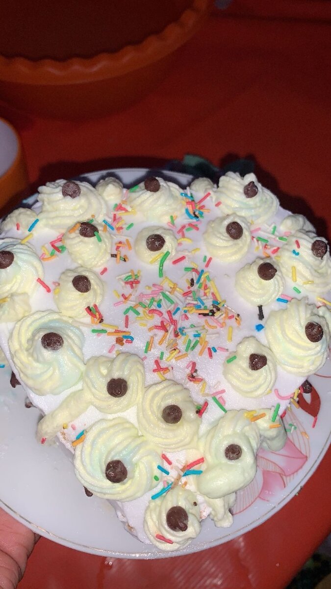 Gâteau crémeux décoré