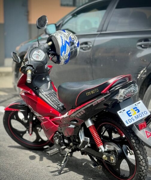 Moto EDS sportive rouge