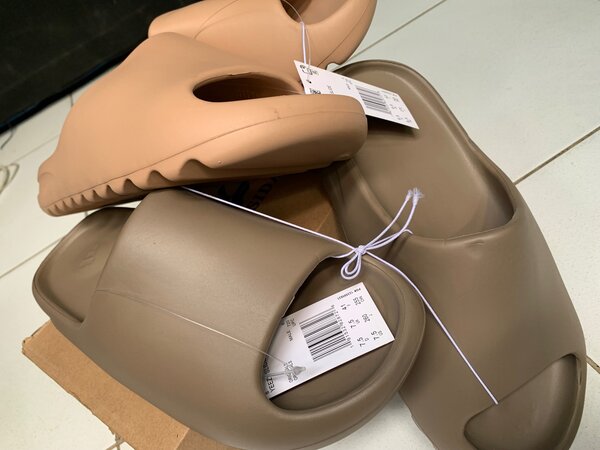 Yeezy slides k200