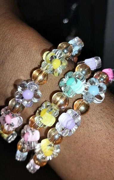 Bracelet perles fleurs colorées