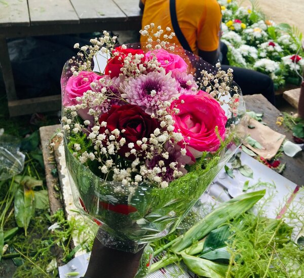 Bouquet de roses et marguerite