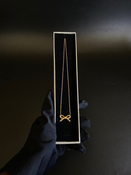 Bow necklace