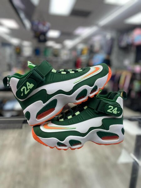 Nike 24