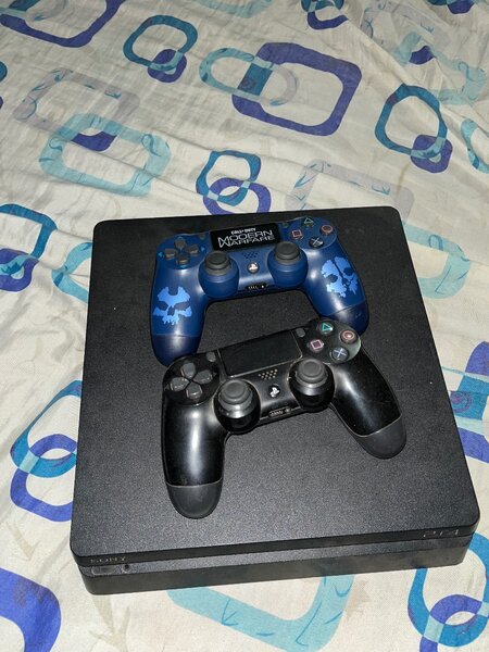 Ps4 slim 500 go