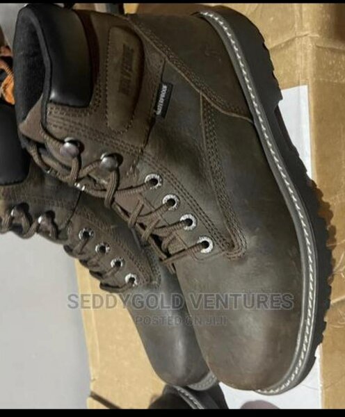 Safety boots