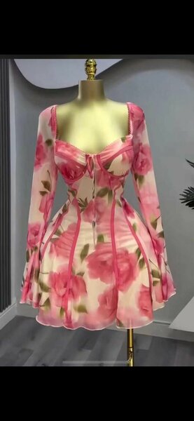 Robe fleurie à manches longues