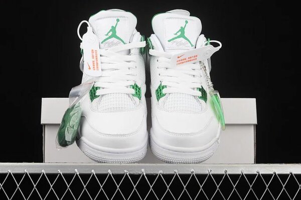 Air Jordan 4 (AJ4)