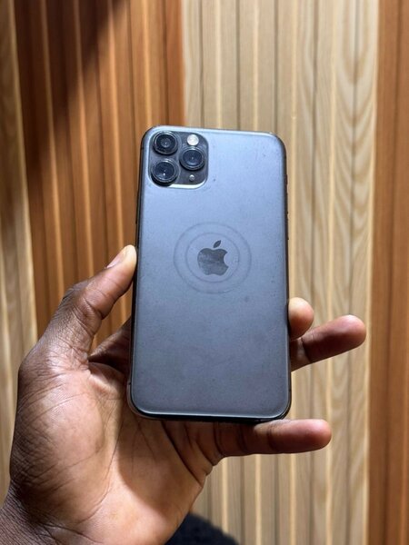 iPhone 11pro 64giga tout passe propre