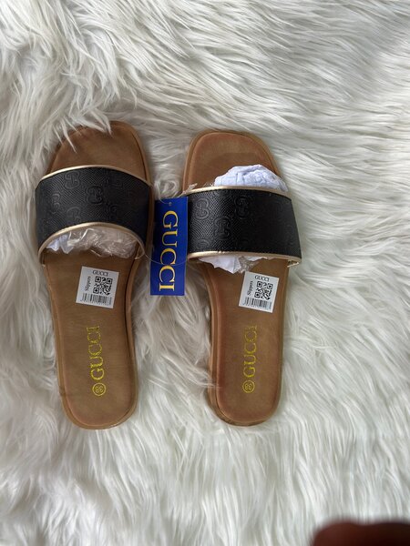 Sandales plates élégantes Gucci