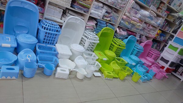 Ensemble de paniers et bacs en plastique