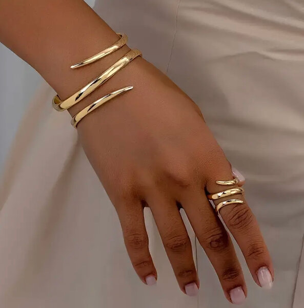 Bracelet et Bague Dorés Élegants