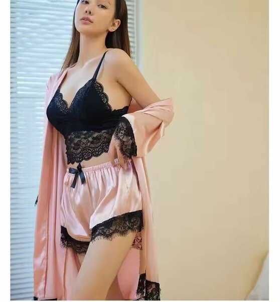 Ensemble satin et dentelle
