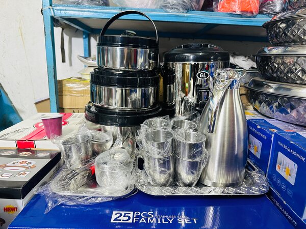 Ensemble glacière , plateau, gobelet, verre etc…25 pièces 