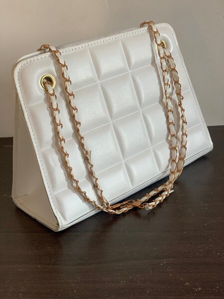 Medium handbags
