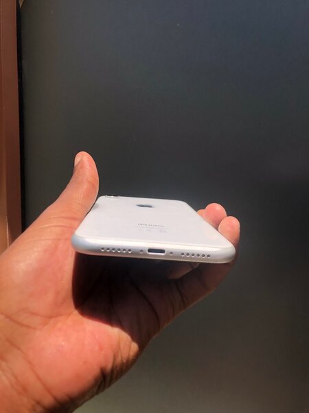 iPhone XR 64GB (UK)