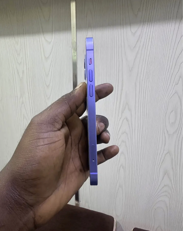 Smartphone moderne violet 128Go