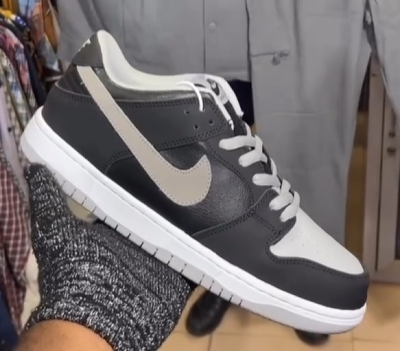 NIKE SNEAKERS