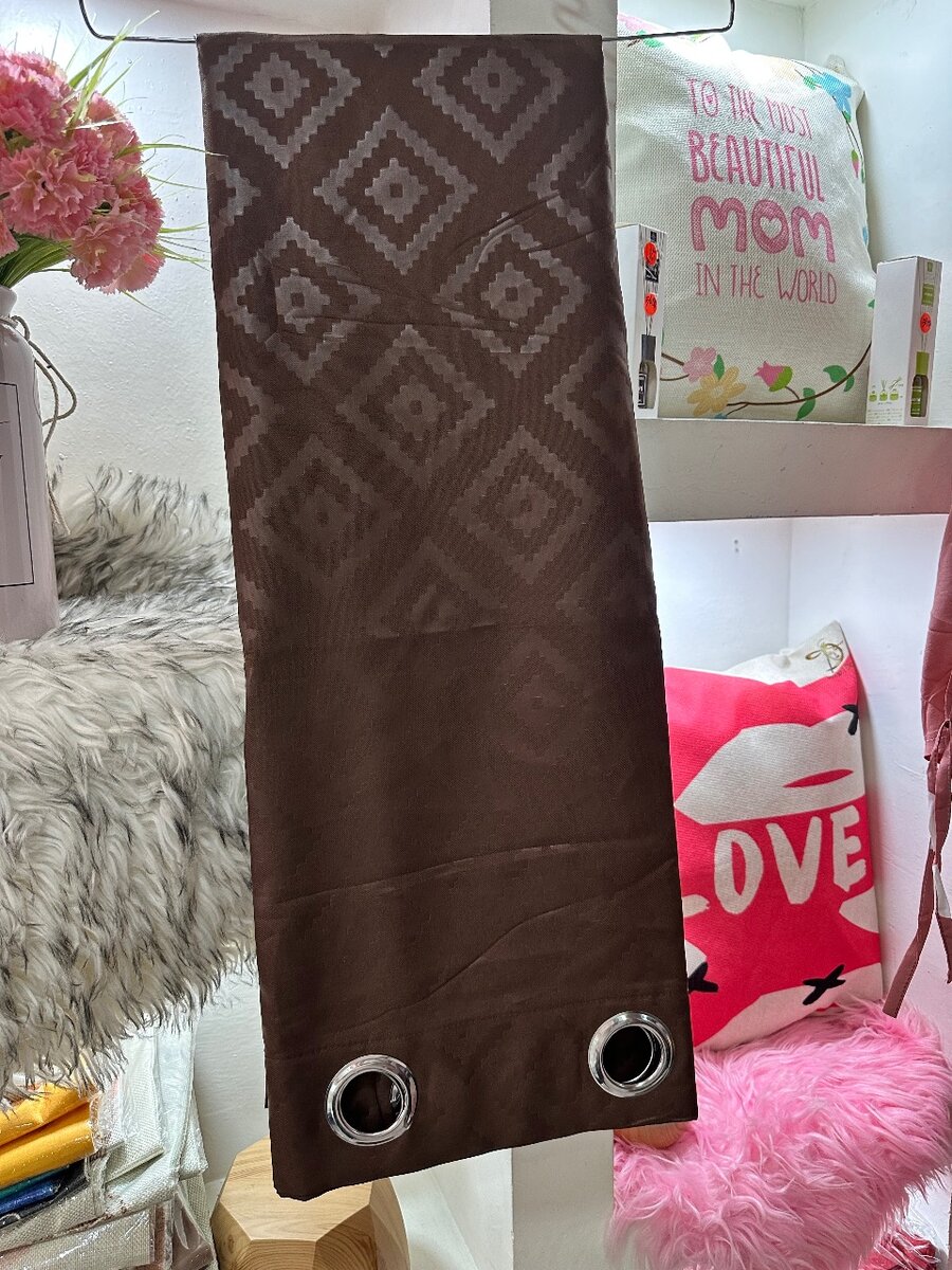 Rideau marron à œillets