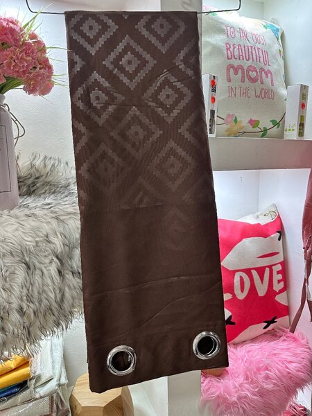 Rideau marron à œillets
