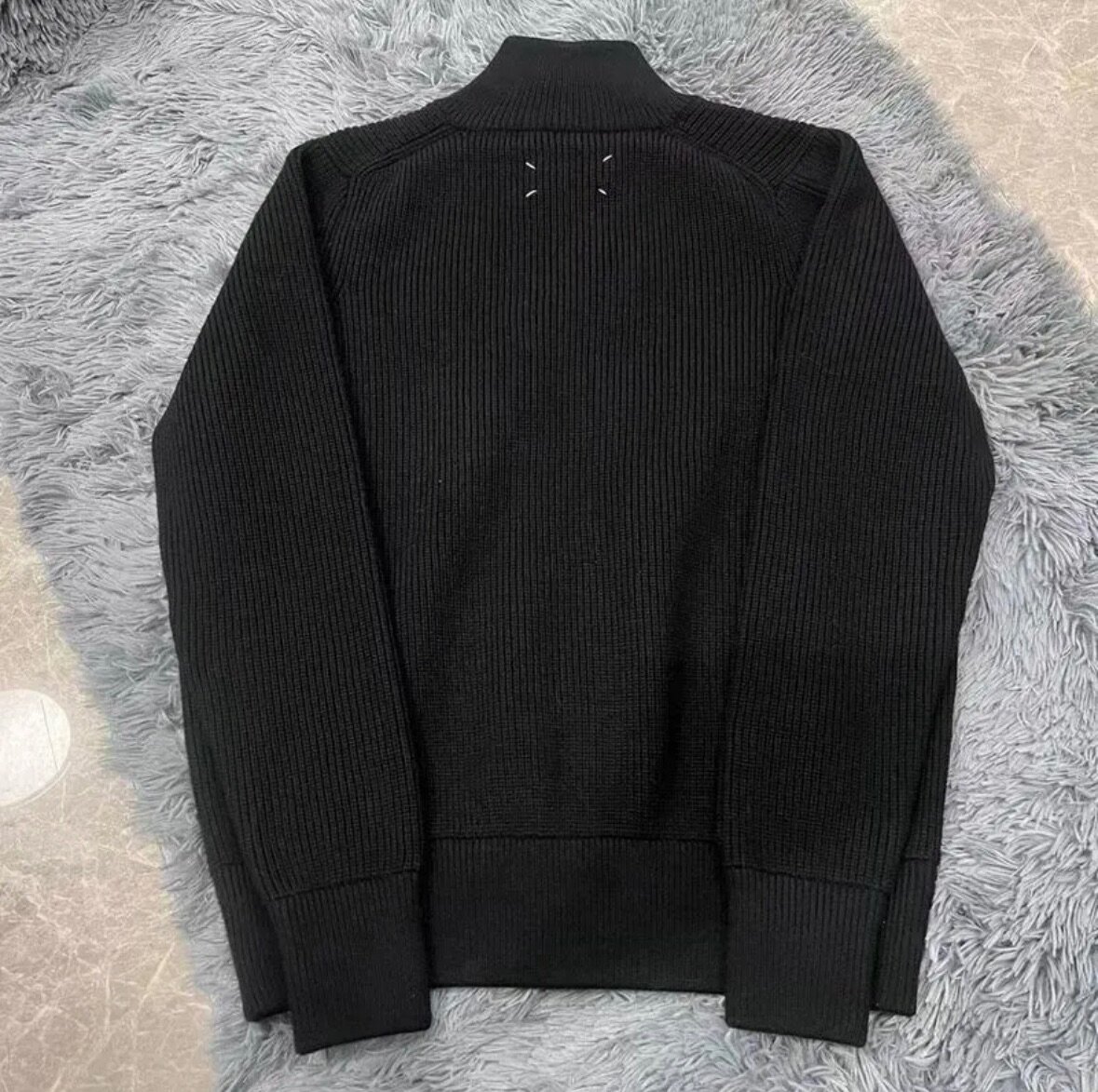 Полузамок Maison Margiela