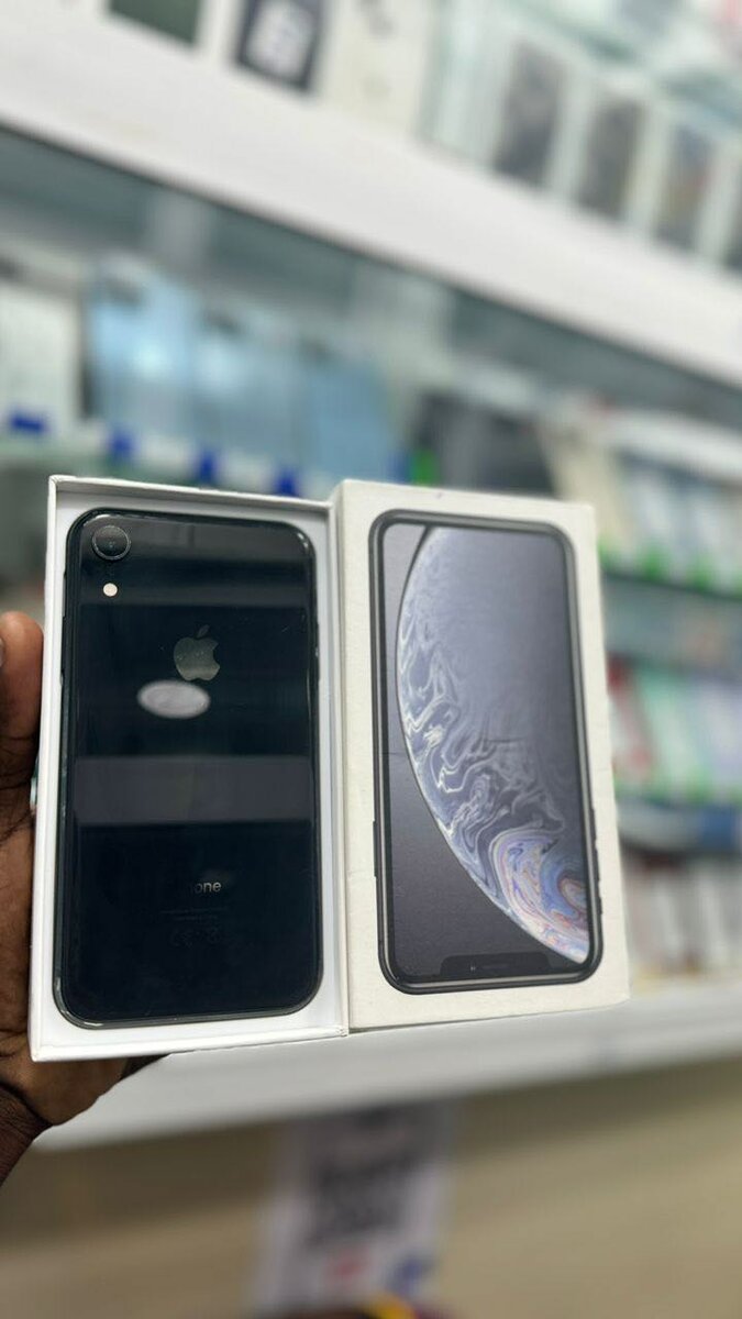 iPhone XR 64giga tout passe propre
